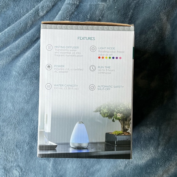 NEW Essential Oil Diffuser with 3 Essential Oils - Picture 5 of 8